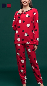 Inter-season pajamas printed with polka dots and polar bears